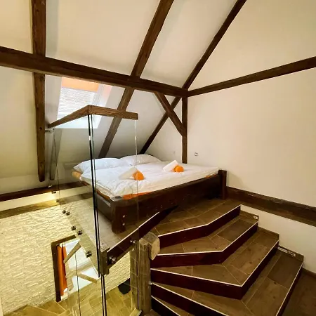 Apartmanovy Dum 13 Mezonet 2 Apartman Seč