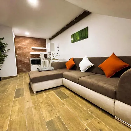 Apartmanovy Dum 13 Mezonet 2 Apartman *