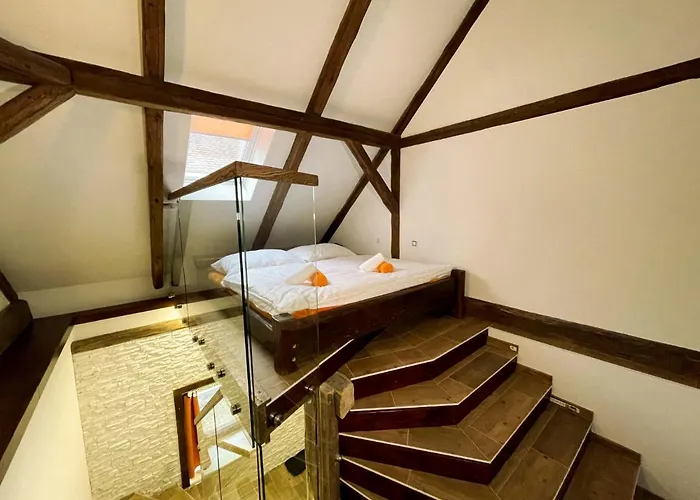Apartmanovy Dum 13 Mezonet 2 Apartament Seč
