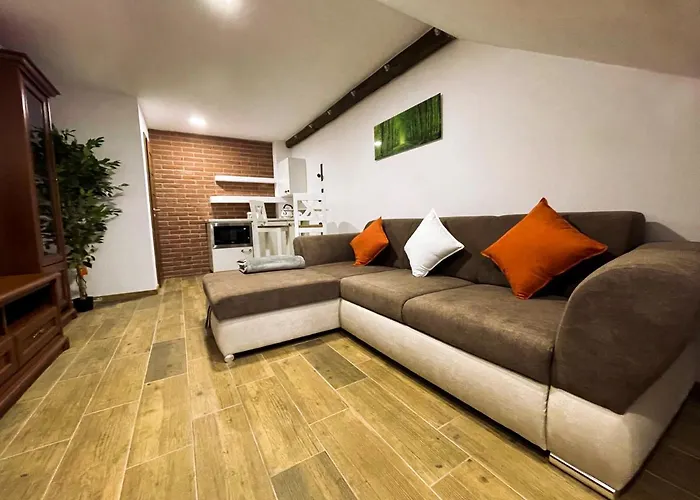 Apartmanovy Dum 13 Mezonet 2 Apartament *
